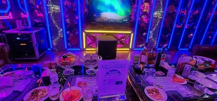 다낭 벤츠 가라오케 룸 무대와 조명