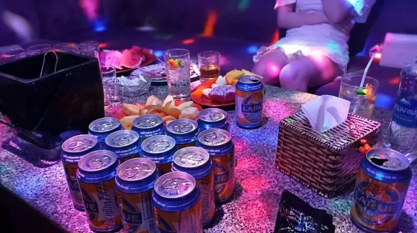 다낭 넘버원 가라오케 VIP 룸 분위기