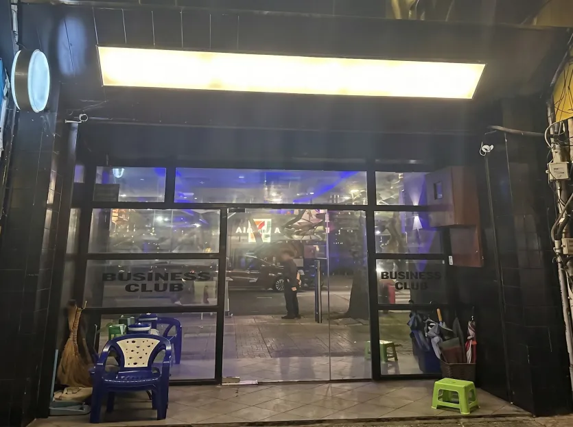 호치민 오로라 가라오케 룸 분위기