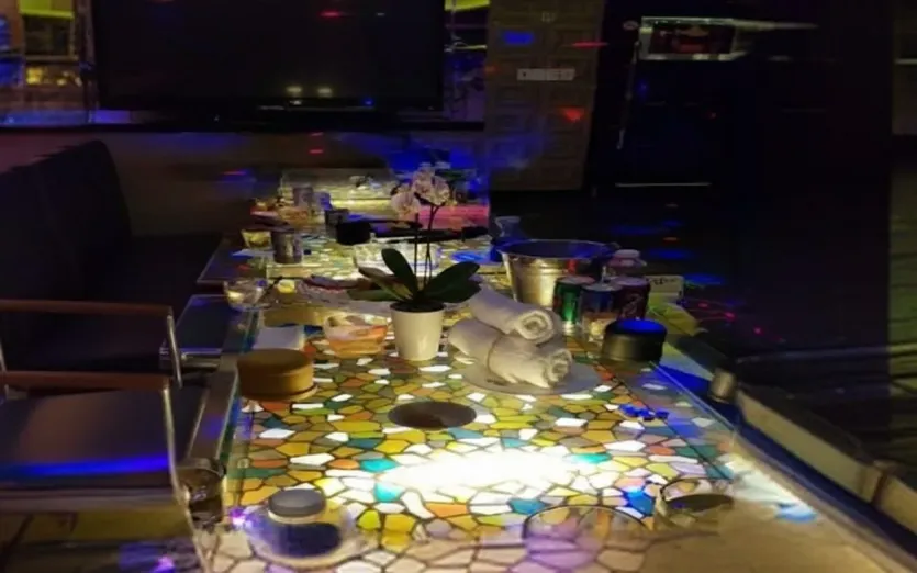 호치민 사이공 호스티스 가라오케 룸 무대와 분위기